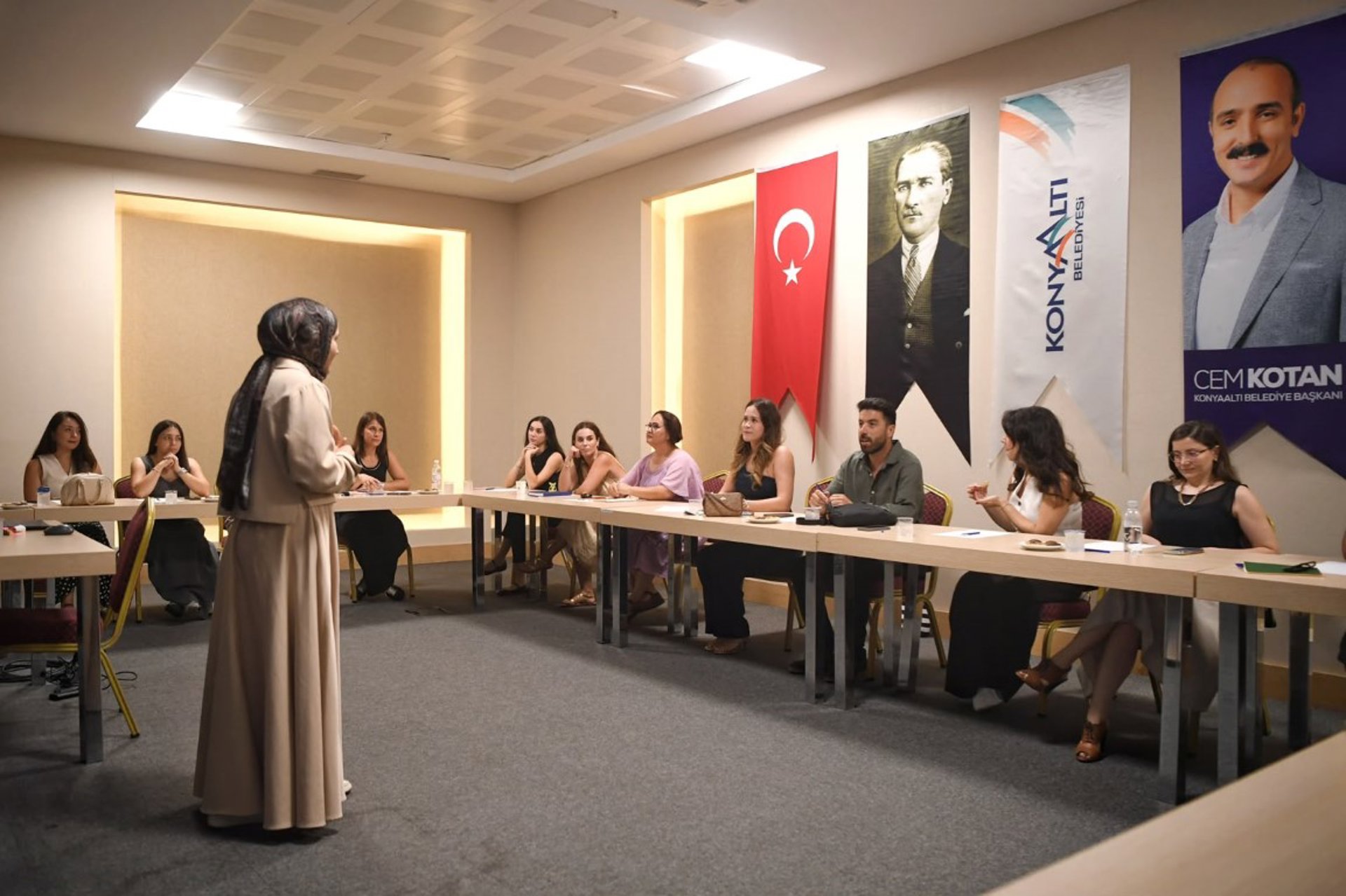 Konyaaltı Belediyesi'nden personele psikolojik ilk yardım eğitimi
