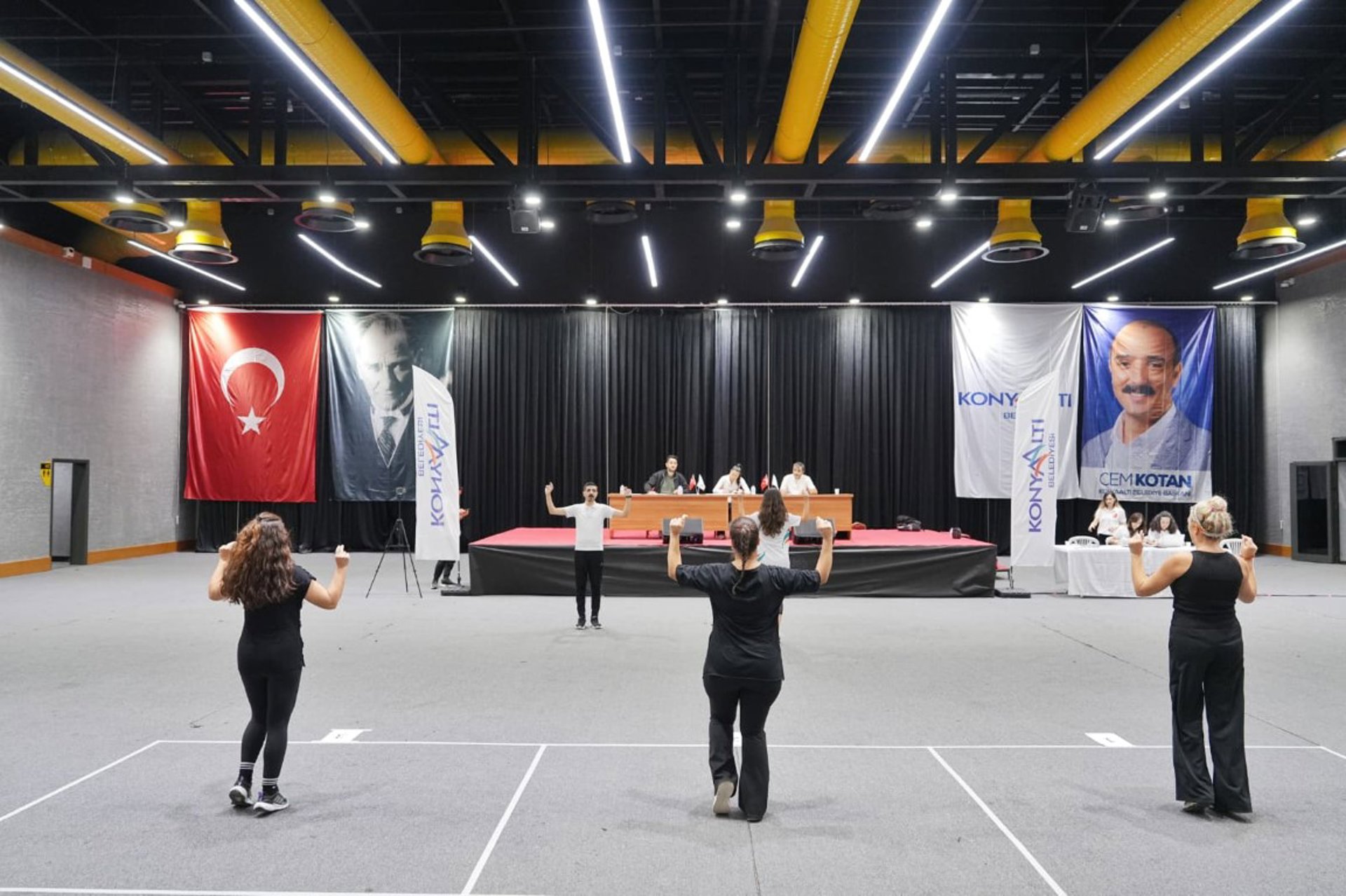 Konyaaltı Halk Oyunları Topluluğu yeni üyelerini seçiyor