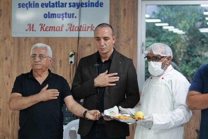 Başkan Kotan Konuksever Cemevi'nde oruç açma yemeği paylaştı