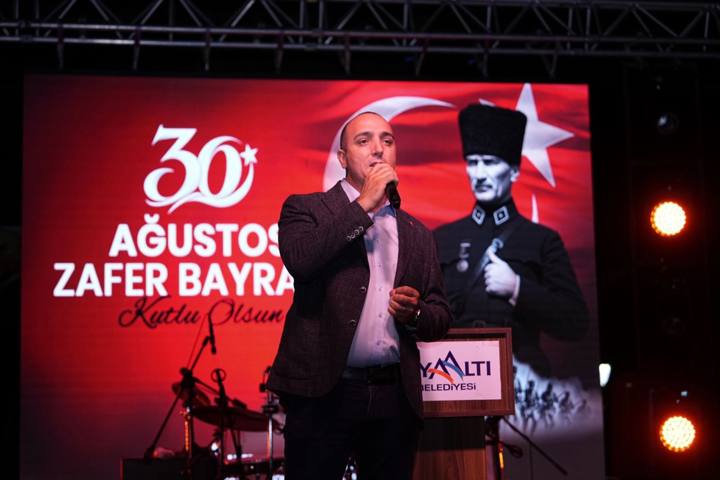 Zafer Bayramı coşkusu Konyaaltı'nda yaşandı
